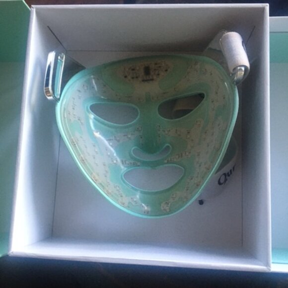 Qure LED Red Light Therapy Mask - Picture 1 of 10